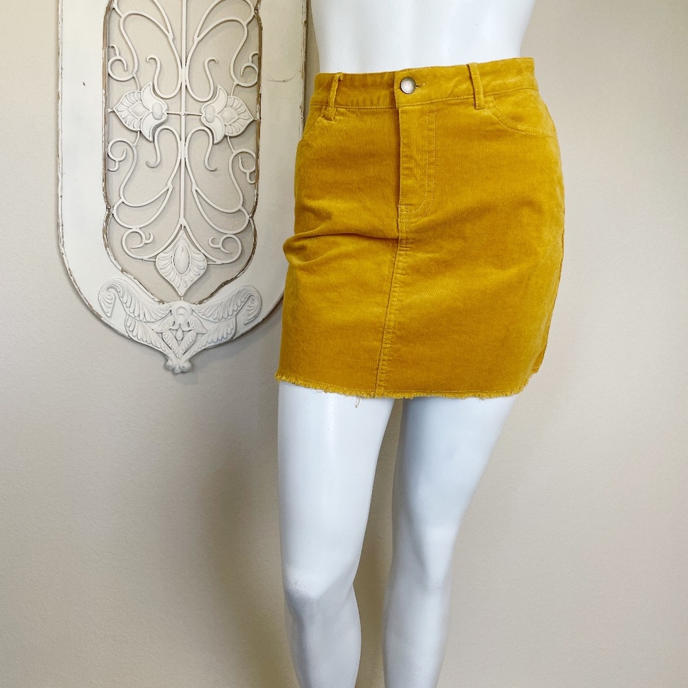 ❌SOLD❌ Forever 21 | Womens Harvest Gold Corduroy Fray Mini Skirt | Size: S - Picture 1 of 6